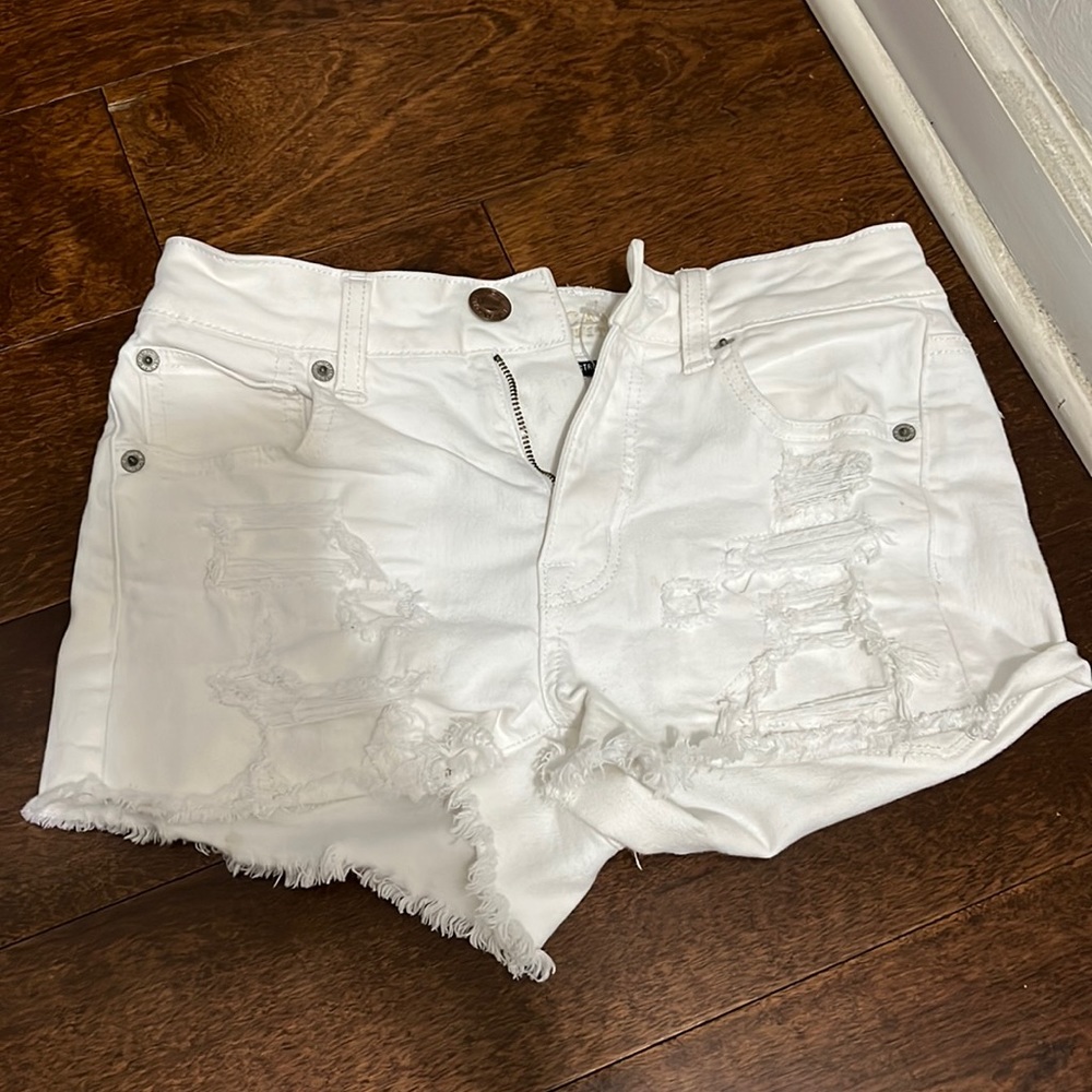 White American Eagle Jean short, super stretch x